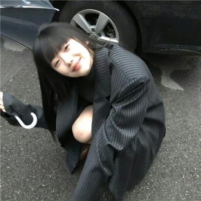 严肃的男人